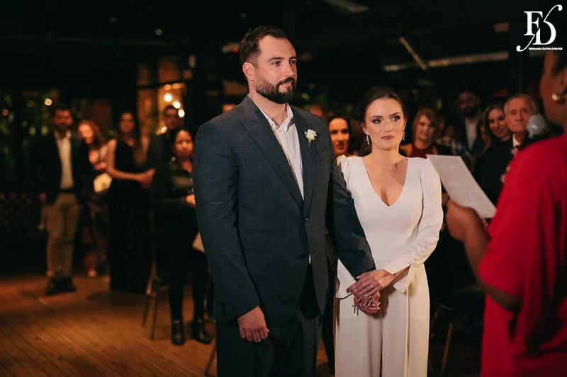 casamento no le bistrot em porto alegre organizado por life eventos especiais organizado por life eventos especiais com cerimônia no local e decoração clássica elegante e sofisticada em branco verde e prata com planejamento organização e execução de life eventos especias em porto alegre