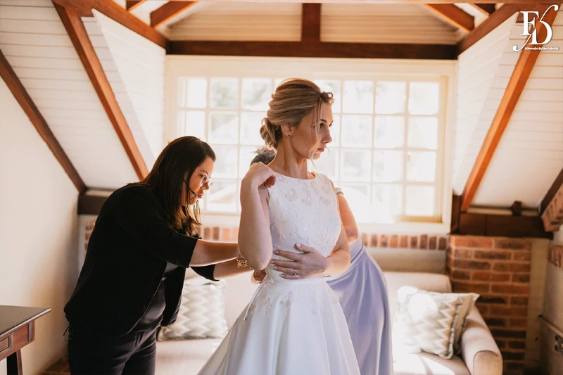 casamento diurno estilo europeu realizado no alto da capela em porto alegre no formato destination wedding com organizacao de life eventos especiais casamento de luxo em porto alegre com decoração luxuosa e clássica