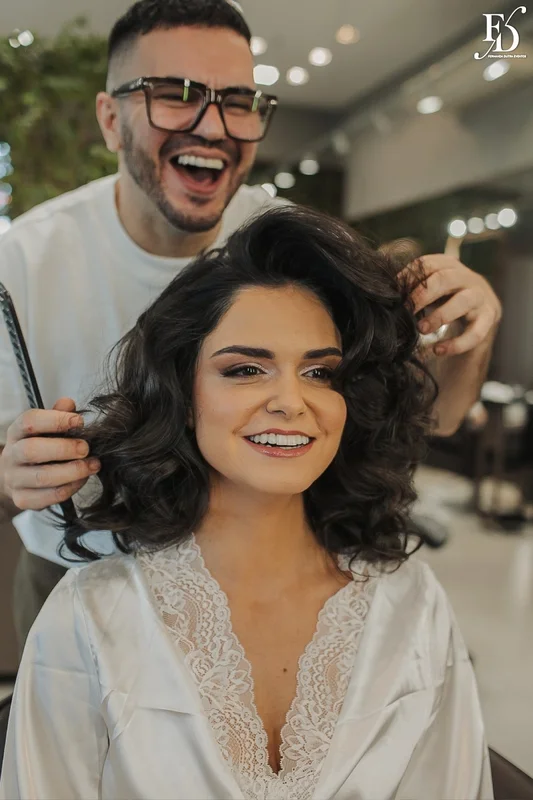 casamento mini-wedding no eat kitchen em novo hamburgo com decoração verde e branco estilo greenery making of noiva