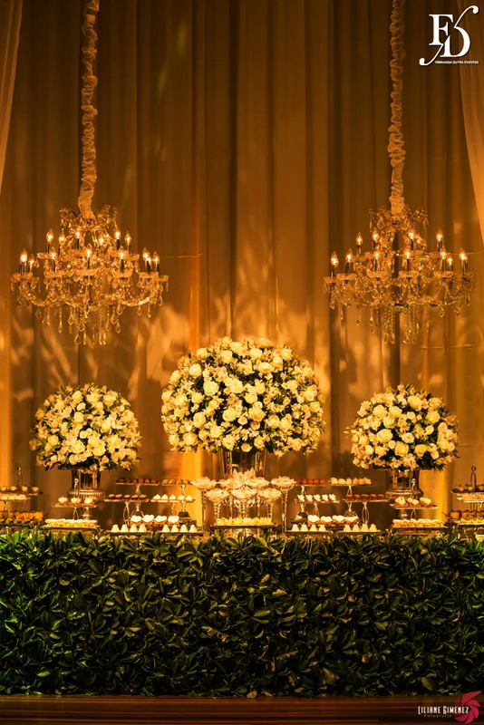 casamento destination wedding com cerimônia e festa na casa vetro em porto alegre com a cerimônia realizada na parte interna da casa com decoração clean elegante e clássica em branco e verde por life eventos especiais destination wedding em porto alegre cerimonialista em porto alegre