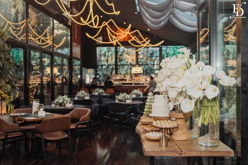 casamento no dry moments & drinks em porto alegre decoração moderna clean e sofisticada com copo de leite