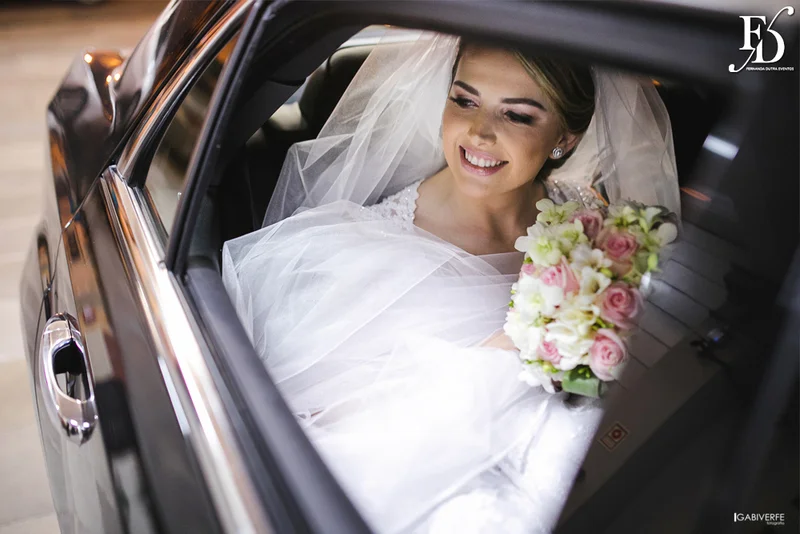 casamento com cerimônia na igreja são josé la salle em canoas rs e recepção na lalux casa de festas com decoração moderna sofisticada elegante em amarelo cinza e preto por life eventos especiais assessoria e organização de casamentos em porto alegre