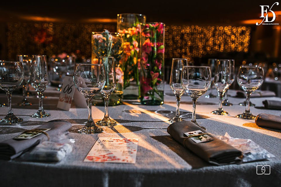 casamento com cerimônia no salão deck da sogipa e recepção e festa nos salões turner e deck da sogipa em porto alegre com decoração rústico romântico com cerejeiras e luzinhas em tons de rosa por life eventos especiais cerimonialistas especializadas em casamento em porto alegre