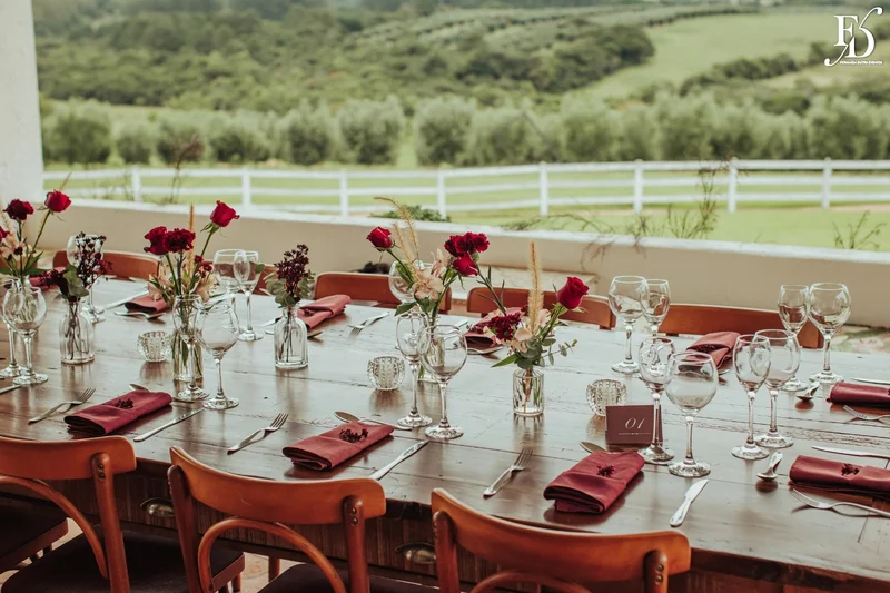 casamento organizado por life eventos especiais na estância das oliveiras em viamão com decoração campeira rústica e minimalista para um casal autêntico e cheio de personalidade