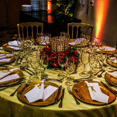 casamento estilo mini-wedding 30 convidados realizado no salão brasília do hotel sheraton porto alegre com decoração clássica em dourado e vermelho por life eventos especiais cerimonialista de casamento em porto alegre