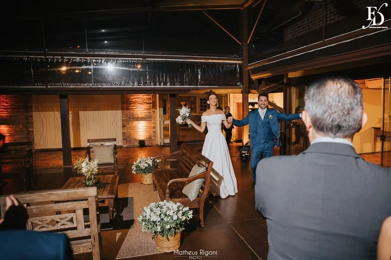 casamento elegante e sofisticado no alto da capela em porto alegre com decoração botânica greenery em verde e branco por life eventos especiais