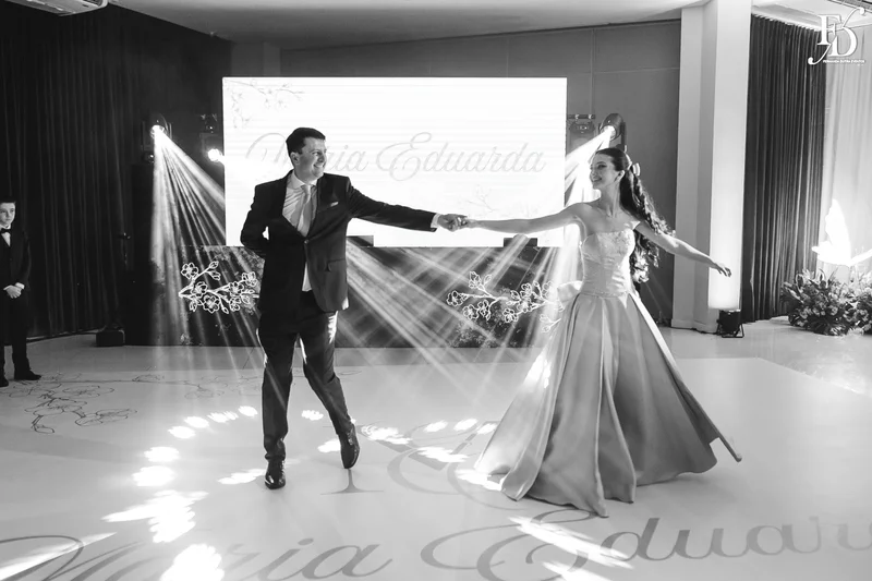 valsa com o pai festa de 15 anos na praça dos fundadores do grêmio náutico união GNU