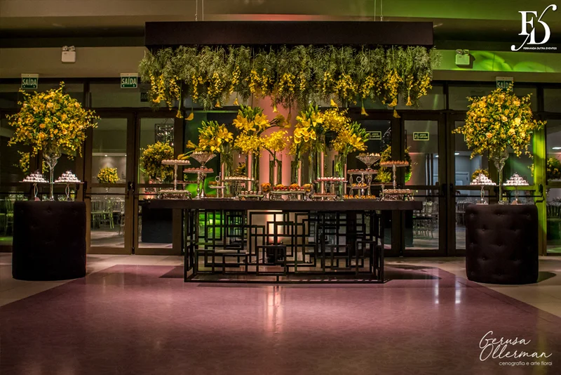 casamento com cerimônia na igreja são josé la salle em canoas rs e recepção na lalux casa de festas com decoração moderna sofisticada elegante em amarelo cinza e preto por life eventos especiais assessoria e organização de casamentos em porto alegre