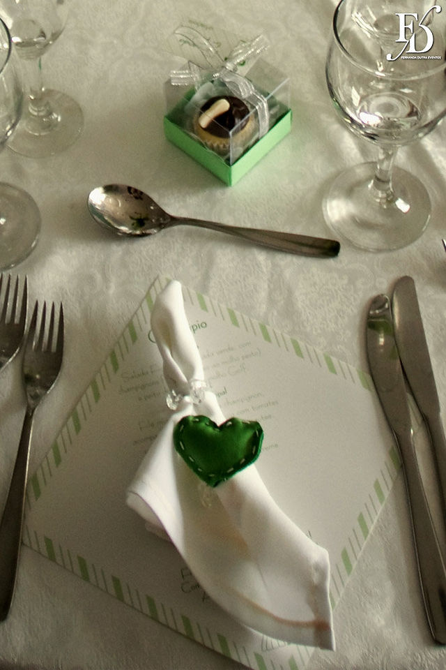 casamento descontraído e divertido com decoração simples em verde e branco com cerimônia no local realizado na sociedade de engenharia do rs casamento da cerimonialista fernanda dutra da life eventos especiais cerimonialista em porto alegre para casamento