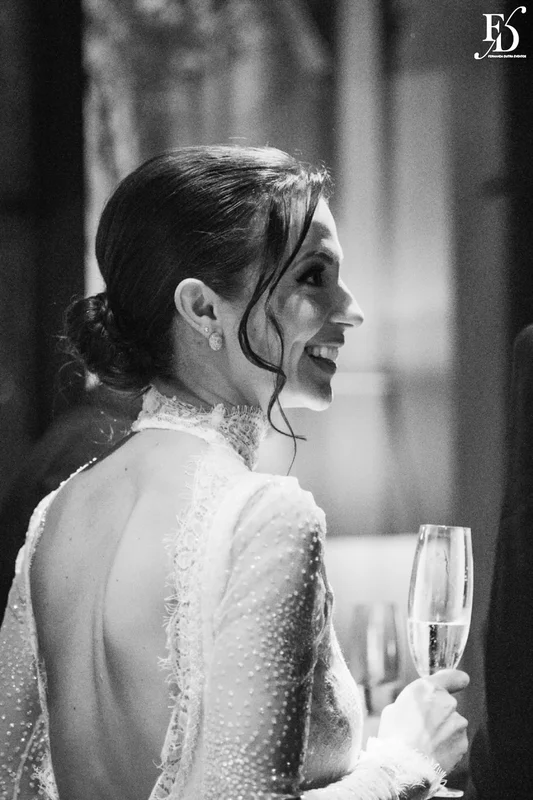 casamento com cerimônia na igreja sagrado coração de jesus em porto alegre e recepção elegante e intimista no le bistrot gourmet com decoração em verde, branco e prata