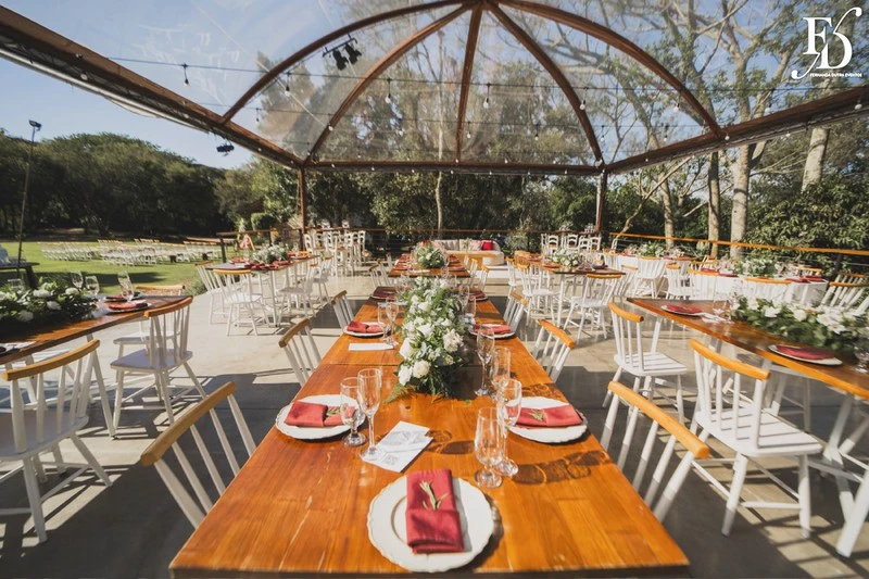 casamento boho chique wedding realizado na casa na chácara em porto alegre com decoração em rosé e marsala por life eventos especiais assessoria e cerimonial de casamento em porto alegre mesas convidados