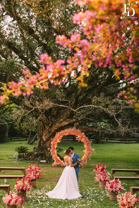casamento no campo na querência ao ar livre em porto alegre no alto da capela cerimônia e recepção com decoração simples rústico boho-chic por life eventos especiais assessoria para noivas e casamentos em porto alegre