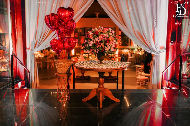 casamento com cerimônia na Igreja Basílica Nossa Senhora das Dores, em Porto Alegre, com recepção e festa no Party Room, com decoração romântica, simples e delicada por Life Eventos Especiais Cerimonialista de Casamento em Porto Alegre