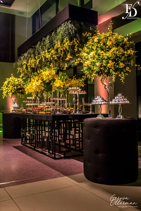 casamento com cerimônia na igreja são josé la salle em canoas rs e recepção na lalux casa de festas com decoração moderna sofisticada elegante em amarelo cinza e preto por life eventos especiais assessoria e organização de casamentos em porto alegre