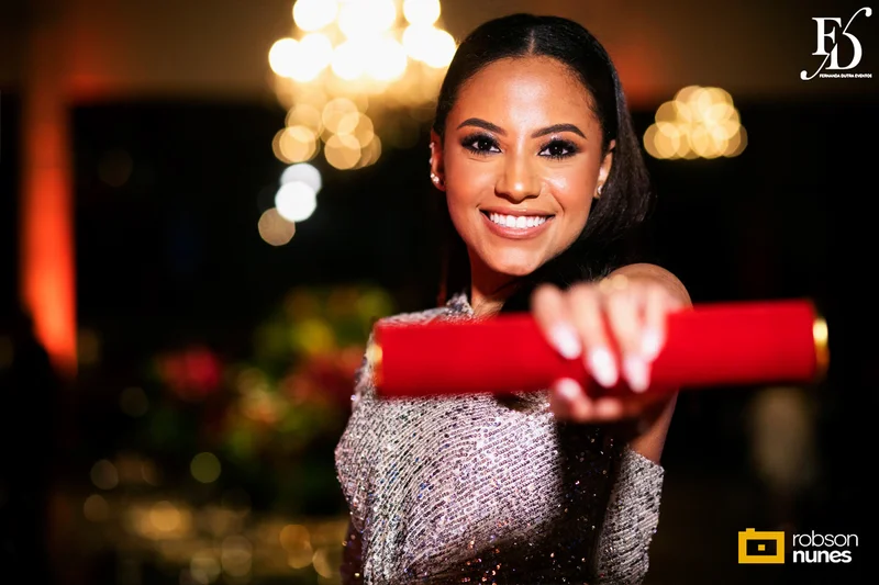 festa de formatura em direito no party room em porto alegre com decoração moderna elegante e sofisticada em preto e marsala com organização projeto e cerimonial de life eventos especiais cerimonialistas em porto alegre