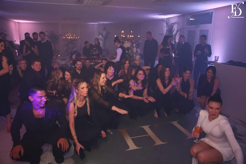 festa de aniversário de leissa hertzog com tema luz e sombra realizado no rossi parque panamby em porto alegre com decoração elegante e sofisticada