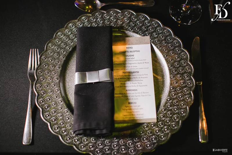 casamento com cerimônia na igreja são josé la salle em canoas rs e recepção na lalux casa de festas com decoração moderna sofisticada elegante em amarelo cinza e preto por life eventos especiais assessoria e organização de casamentos em porto alegre