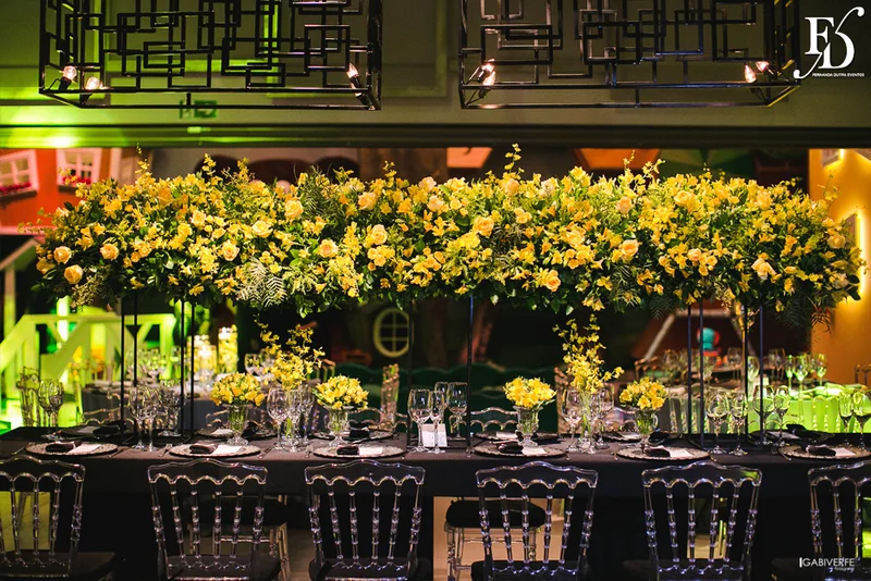 casamento com cerimônia na igreja são josé la salle em canoas rs e recepção na lalux casa de festas com decoração moderna sofisticada elegante em amarelo cinza e preto por life eventos especiais assessoria e organização de casamentos em porto alegre