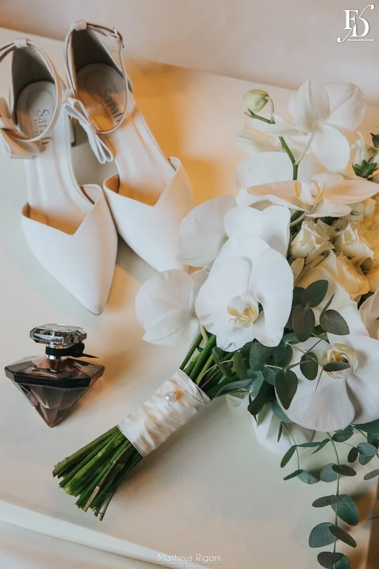 casamento elegante e sofisticado no alto da capela em porto alegre com decoração botânica greenery em verde e branco por life eventos especiais