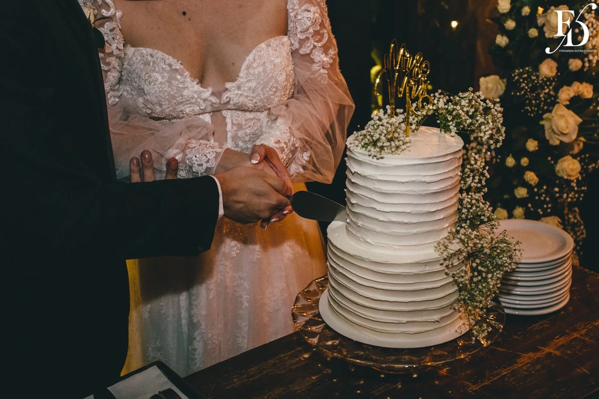 casamento com estética "old money" realizado no le bistrot gourmet em porto alegre por life eventos especiais mini-wedding casamento porto alegre