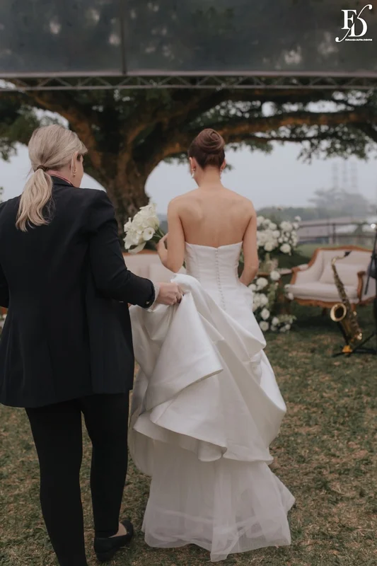 recepção no espaço paraíso em porto alegre viamão alvorada recepção externa decoração europeia cloud dancer european stylling entrada dos noivos