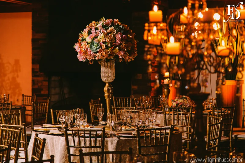 casamento luxuoso no clube veleiros do sul em porto alegre com decoração em dourado fechamento do teto em voil e espelhos venezianos cerimônia na igreja santa teresinha e santíssimo sacramento na redenção com organização e cerimonial de fernanda dutra da life eventos especiais organizadora de eventos em porto alegre