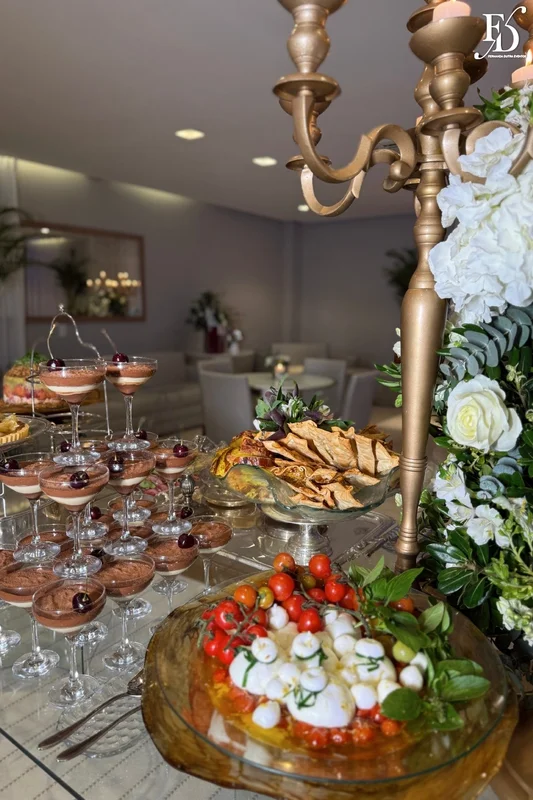 festa de aniversário de leissa hertzog com tema luz e sombra realizado no rossi parque panamby em porto alegre com decoração elegante e sofisticada