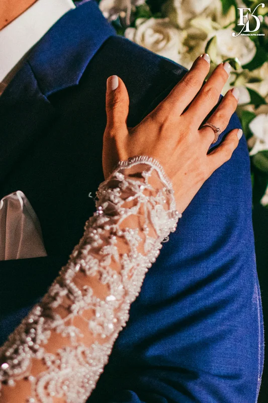 casamento na igreja nossa senhora do mont'serrat em porto alegre e festa de casamento na casa vetro em porto alegre com decoração sofisticada e luxuosa estilo clássico em dourado branco e amarelo por life eventos especiais cerimonialista de casamento em porto alegre