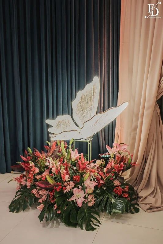 receptivo entrada festa de 15 anos na praça dos fundadores do gnu grêmio náutico união com temática de jardim com borboletas