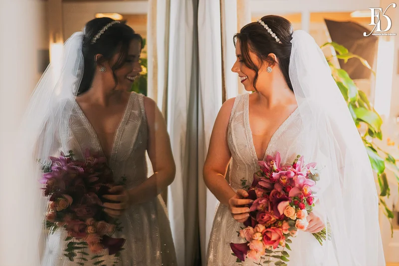 casamento realizado na igreja são pedro em porto alegre e recepção no le bistrot gourmet com decoração colorida e vibrante em rosa pink roxo e lilás