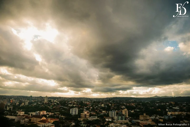 casamento com cerimônia na igreja nossa senhora da conceição igreja matriz de são leopoldo e festa no espaço tao em novo hamburgo com decoração outonal em tons terrosos marsala laranja e amarelo num projeto luxuoso sofisticado e elegante por fernanda dutra cerimonialista em porto alegre por life eventos especiais