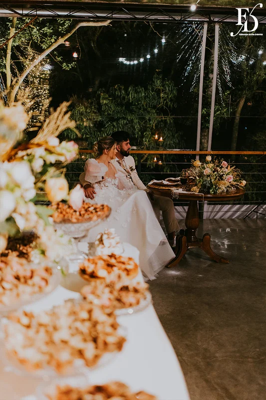 casamento divertido e animado na casa na chácara, em porto alegre; um casal jovem, despojado, que queria celebrar esse momento com um rodízio de pizza - casamento com pizza - decoração estilo boho wedding em tons terrosos cerimonial de life eventos especiais