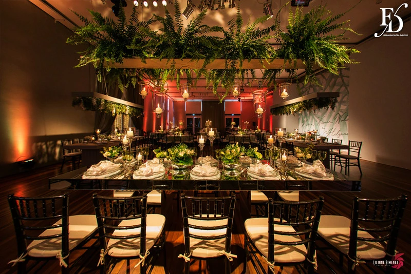 casamento com cerimônia e recepção realizados na casa vetro em porto alegre cerimônia realizada no terraço da casa e recepção com decoração clássica sofisticada elegante e contemporânea estilo botânico em nude verde branco e prata casamento greenery por life eventos especiais wedding planner em porto alegre assessoria e cerimonial