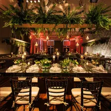 Casamento em Porto Alegre: Karen & Fernando celebraram na Casa Vetro com decoração greenery sofisticada, pratarias elegantes e assessoria da Life Eventos Especiais.