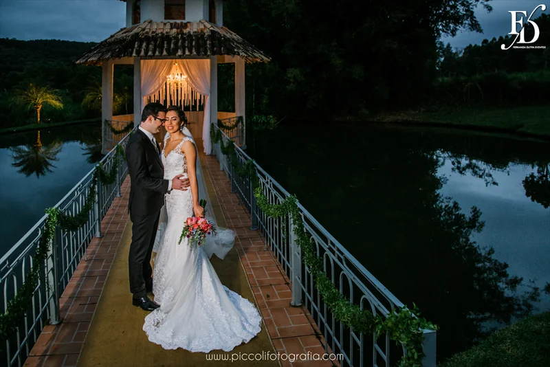 casamento diurno estilo destination wedding realizado em ivoti no interior do rs com cerimônia ao ar livre e recepção no salão principal do espaço da torre com decoração boho chic colorida botânica em tons de azul por life eventos especiais assessoria e cerimonial de casamentos em porto alegre