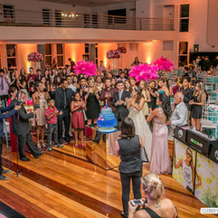 festa de 15 anos realizada no nh hall em novo hamburgo com decoração moderna e exuberante em rosa pink e azul tiffany com muitas plumas e cristais por life eventos especiais assessoria para festa de 15 anos em novo hamburgofesta de 15 anos realizada no nh hall em novo hamburgo com decoração moderna e exuberante em rosa pink e azul tiffany com muitas plumas e cristais por life eventos especiais assessoria para festa de 15 anos em novo hamburgo
