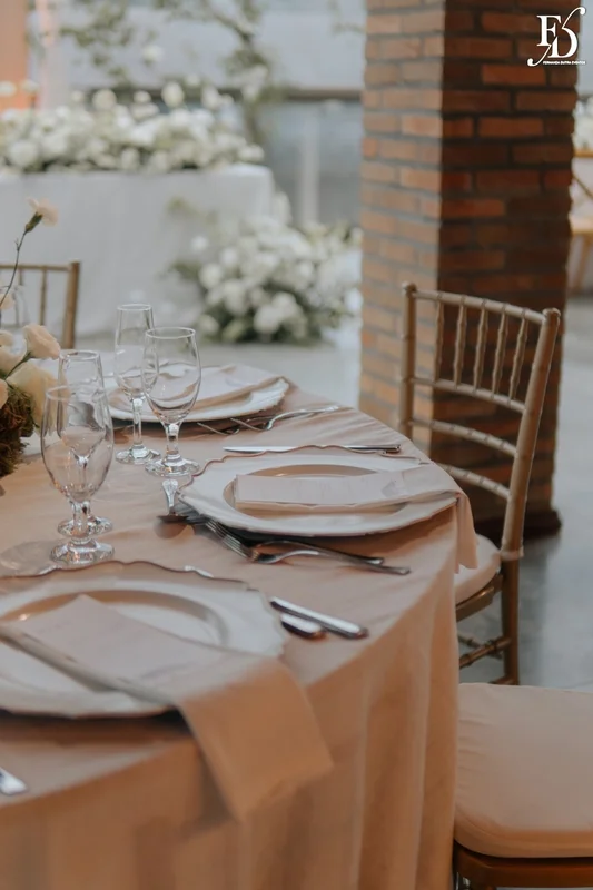 recepção no espaço paraíso em porto alegre viamão alvorada mesa convidados classica europea stylling cloud dancer