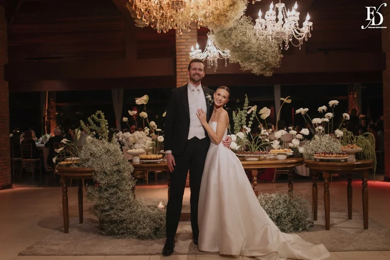 recepção no espaço paraíso em porto alegre viamão alvorada decoração europeia cloud dancer european stylling noivos