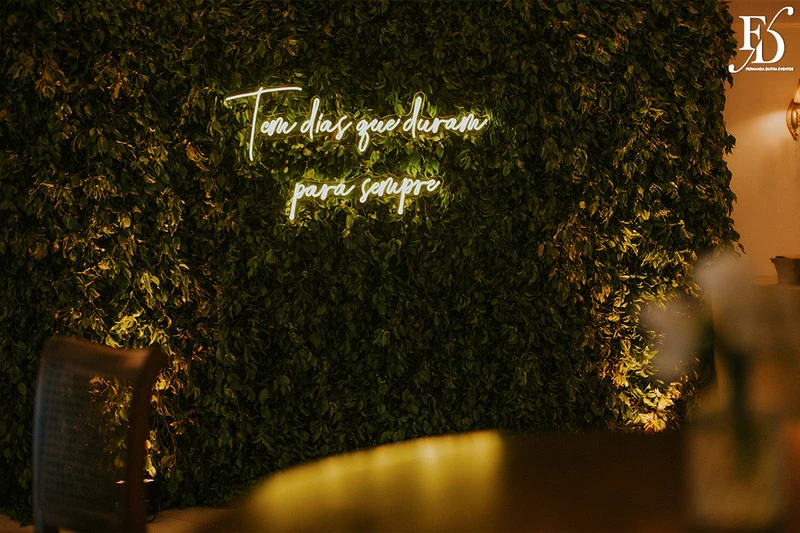 casamento destination wedding no hotel ritta hoppner em gramado com decoração clássica, elegante e botânica em tons de branco verde e fendi por life eventos especiais