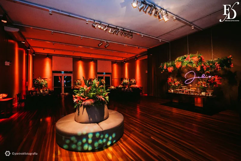 festa de formatura em arquitetura e urbanismo pela pucrs realizada na casa vetro em porto alegre com decoração elegante moderna e sofisticada por life eventos especiais cerimonialista em porto alegre