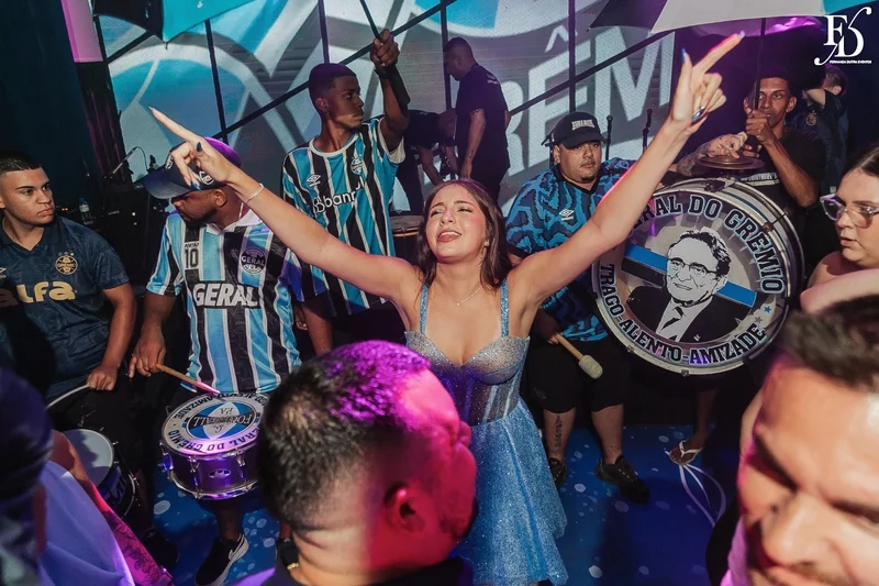 festa de 15 anos porto alegre na casa vetro com tema de aurora boreal banda da geral do gremio