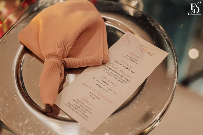 detalhe papelaria identidade visual festa de 15 anos na praça dos fundadores do grêmio náutico união GNU