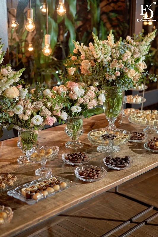 casamento mini-wedding realizado no Le Bistrot Gourmet em Porto Alegre com projeto de decoração delicado, romântico e elegante em tons pastéis