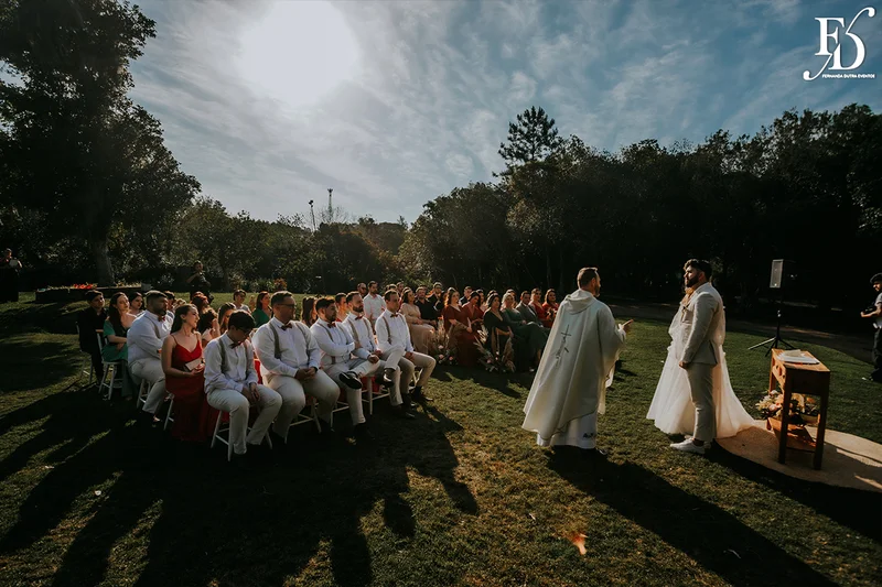 casamento divertido e animado na casa na chácara, em porto alegre; um casal jovem, despojado, que queria celebrar esse momento com um rodízio de pizza - casamento com pizza - decoração estilo boho wedding em tons terrosos cerimonial de life eventos especiais