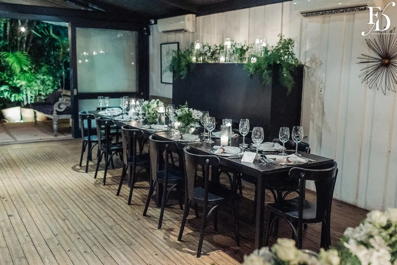 casamento em porto alegre realizado no le bistrot para 30 convidados no formato mini-wedding com decoração clássica elegante em verde branco e prata por life eventos especiais cerimonialista de casamento em porto alegre