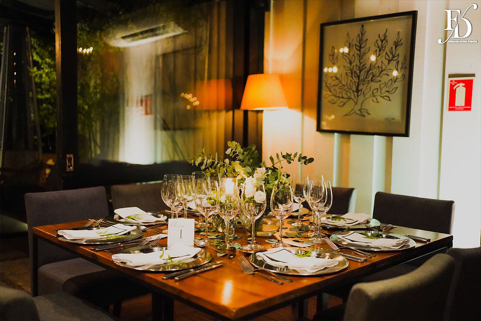 casamento mini-wedding no le bistrot gourmet em porto alegre com decoração elegante sofisticada em prata verde e branco decoração clássica luxuosa por life eventos especiais