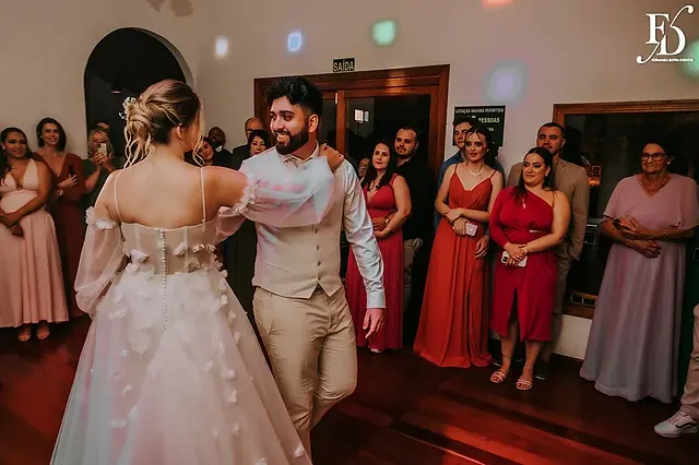 casamento divertido e animado na casa na chácara, em porto alegre; um casal jovem, despojado, que queria celebrar esse momento com um rodízio de pizza - casamento com pizza - decoração estilo boho wedding em tons terrosos cerimonial de life eventos especiais