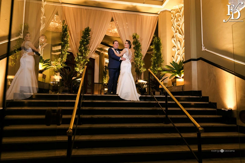 casamento com decoração luxuosa na associação leopoldina juvenil em porto alegre cerimônia no salão imperatriz e recepção no salão leopoldina com decoração clássica elegante sofisticada casamento luxo por life eventos especiais