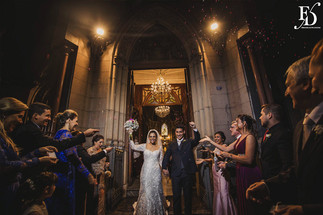 casamento com cerimônia na igreja do santíssimo sacramento e santa teresinha em porto alegre e recepção e festa no maison carlos gomes mansão opera hall com proposta de decoração moderna elegante sofisticada e contemporânea em preto prata e flores coloridas com homenagem a nossa senhora de fatima padroeira por life eventos especiais cerimonialista em porto alegre