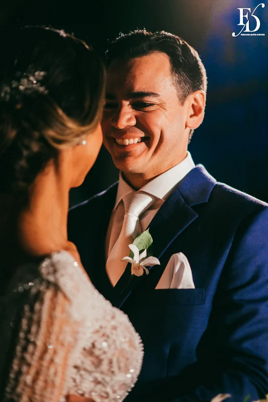 casamento na igreja nossa senhora do mont'serrat em porto alegre e festa de casamento na casa vetro em porto alegre com decoração sofisticada e luxuosa estilo clássico em dourado branco e amarelo por life eventos especiais cerimonialista de casamento em porto alegre